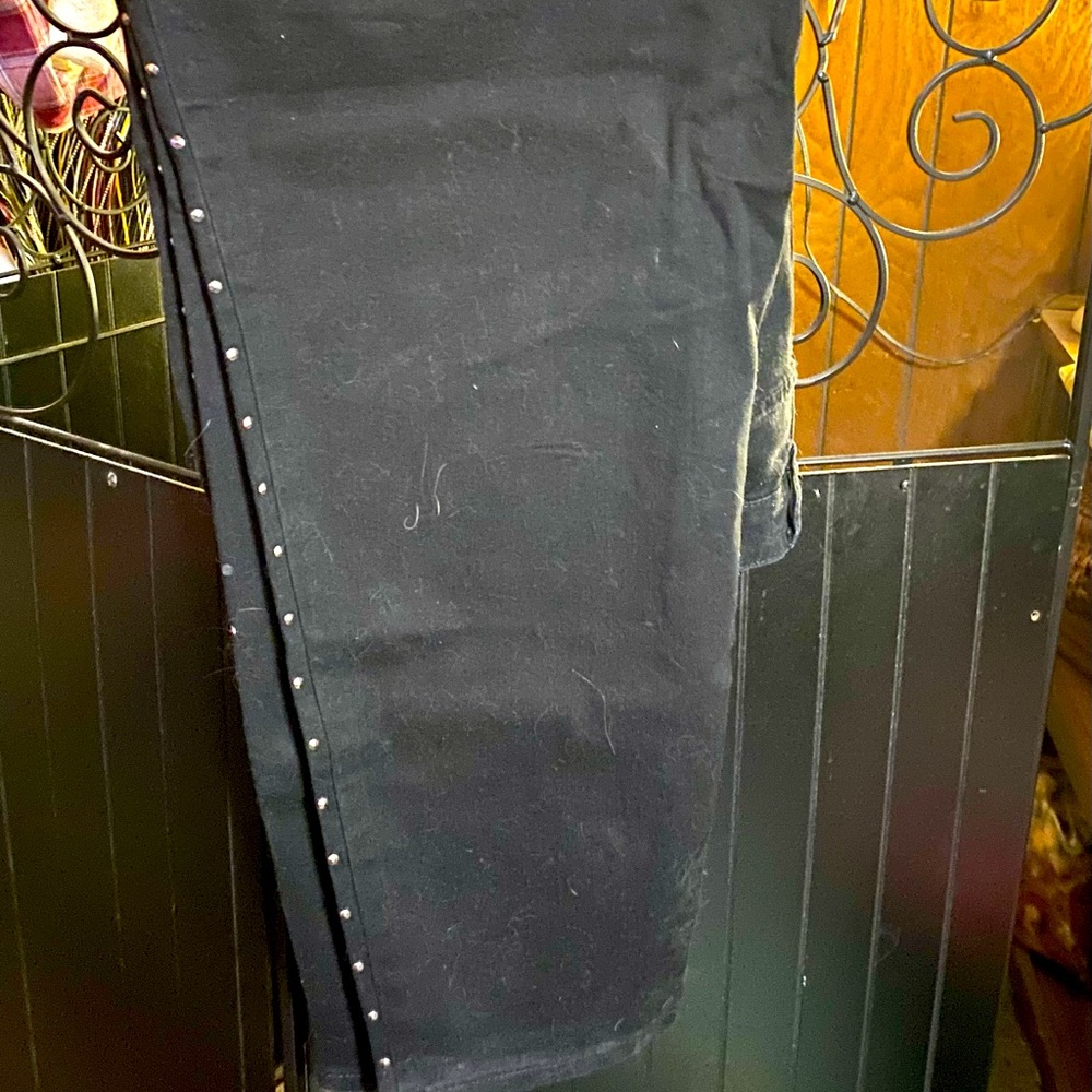 WOMEN’S SIZE22 STUDDED BLACK SKINNYS